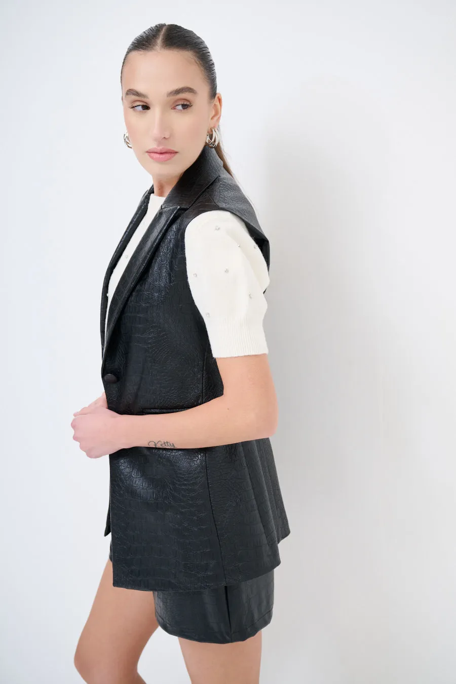 Faux leather sleeveless blazer with tailored fit wholesale