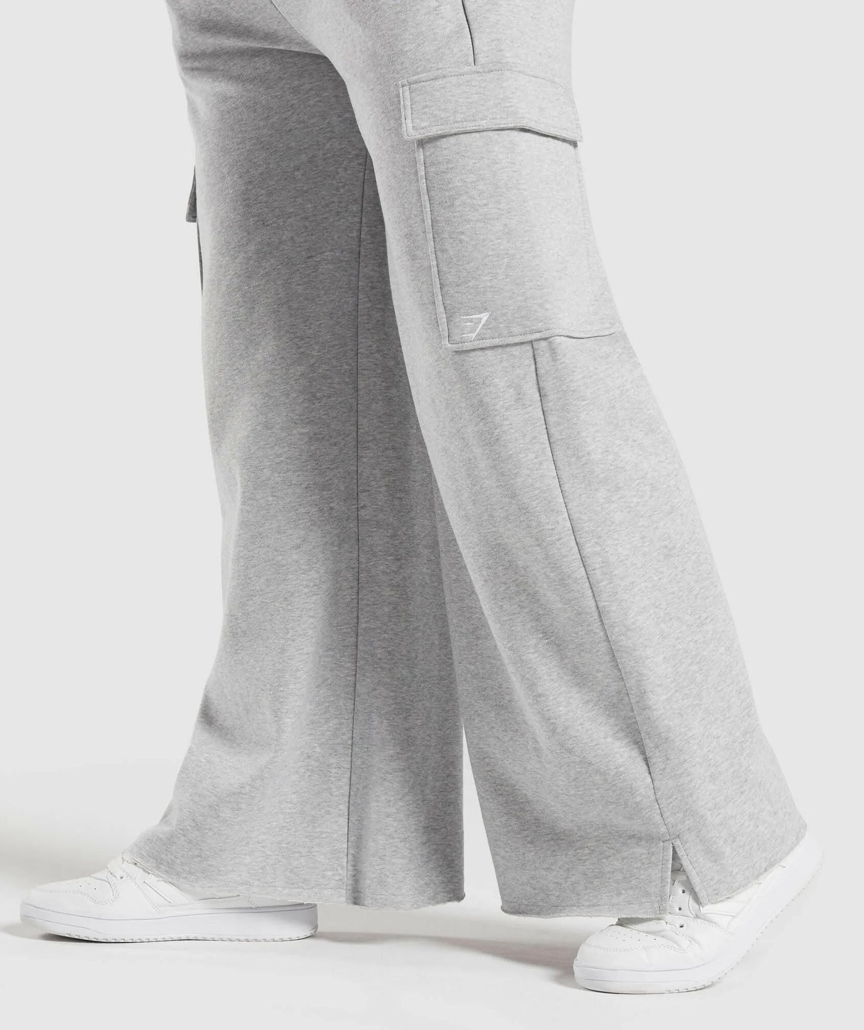 Womens Cargo Sweatpants Wide Leg Fleece Sweatpants Baggy Cargo Joggers with Pockets High Waisted Sweat Cargo Pants